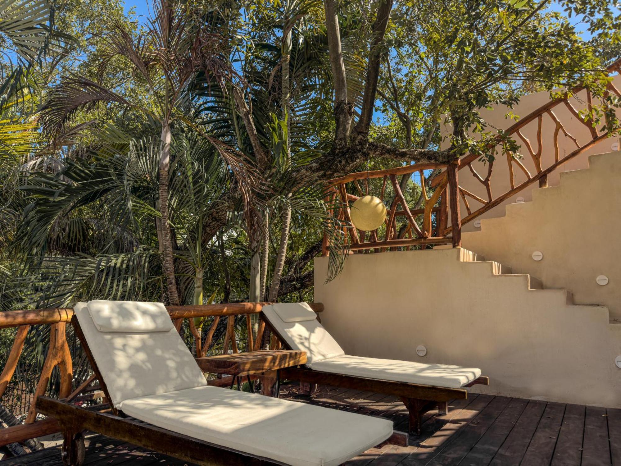Amazing Looking At The Pool With Jacuzzi Excellent Location *